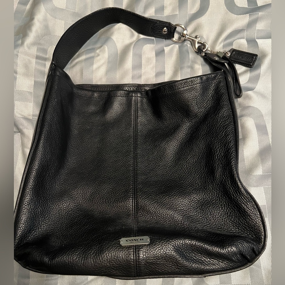 Coach shoulder bag-excellent condition and perfect size